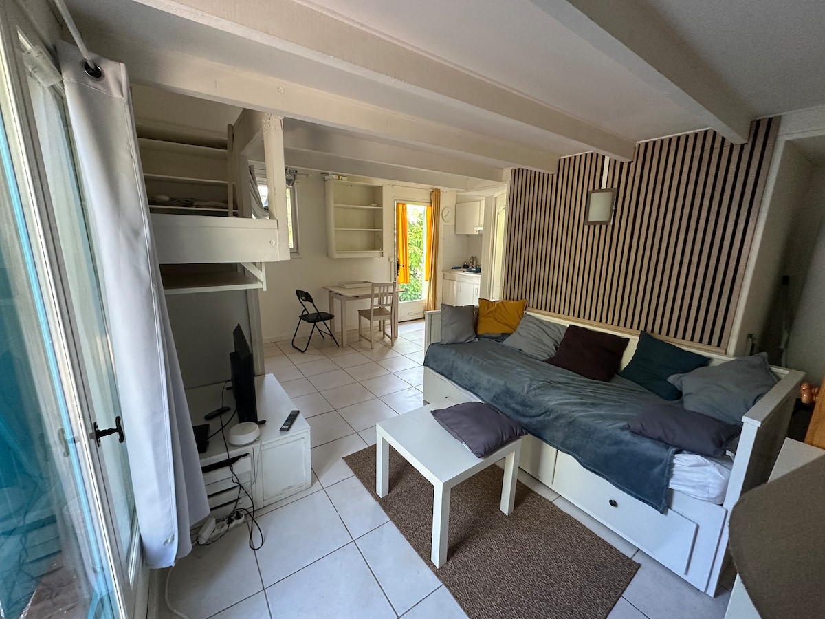 Grand studio climatisé avec mezzanine — photo 1