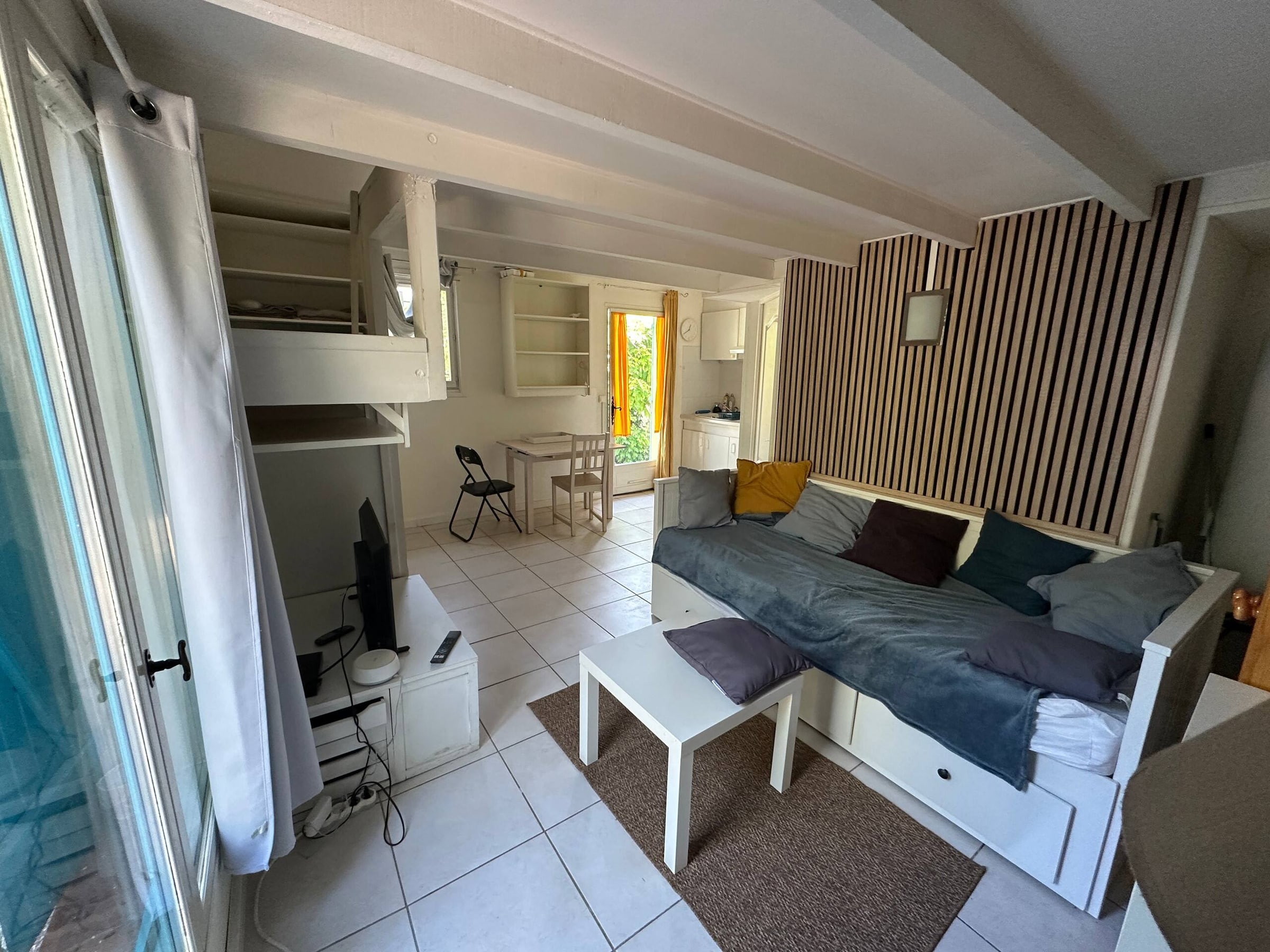 Grand studio climatisé avec mezzanine — photo 1